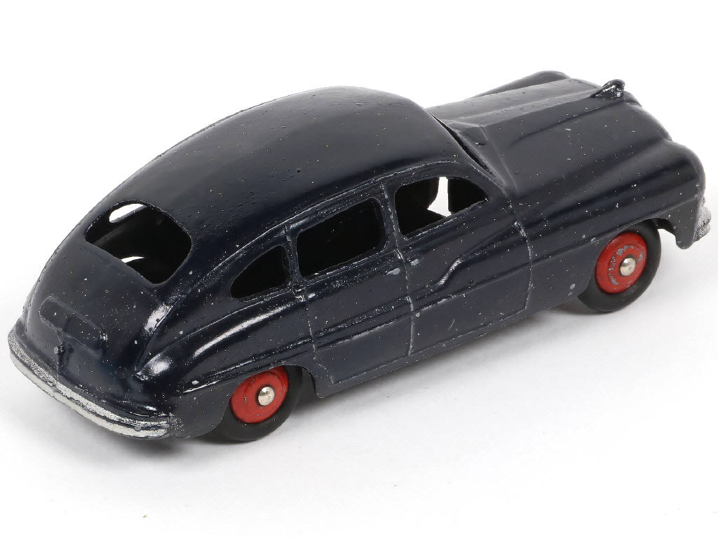 Lot 402 - DINKY TOYS (FRANCE) (1)