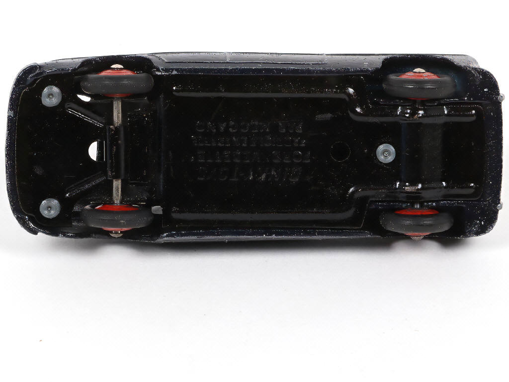 Lot 402 - DINKY TOYS (FRANCE) (1)