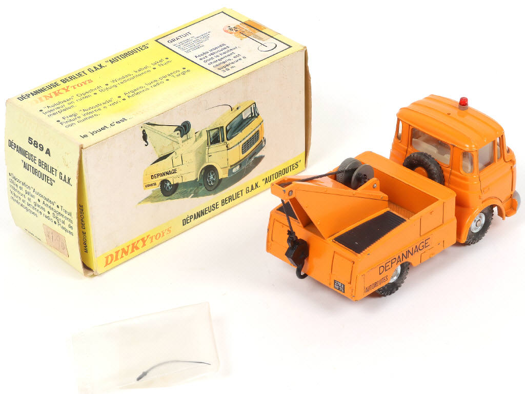 Lot 453 - DINKY TOYS (FRANCE) (1)