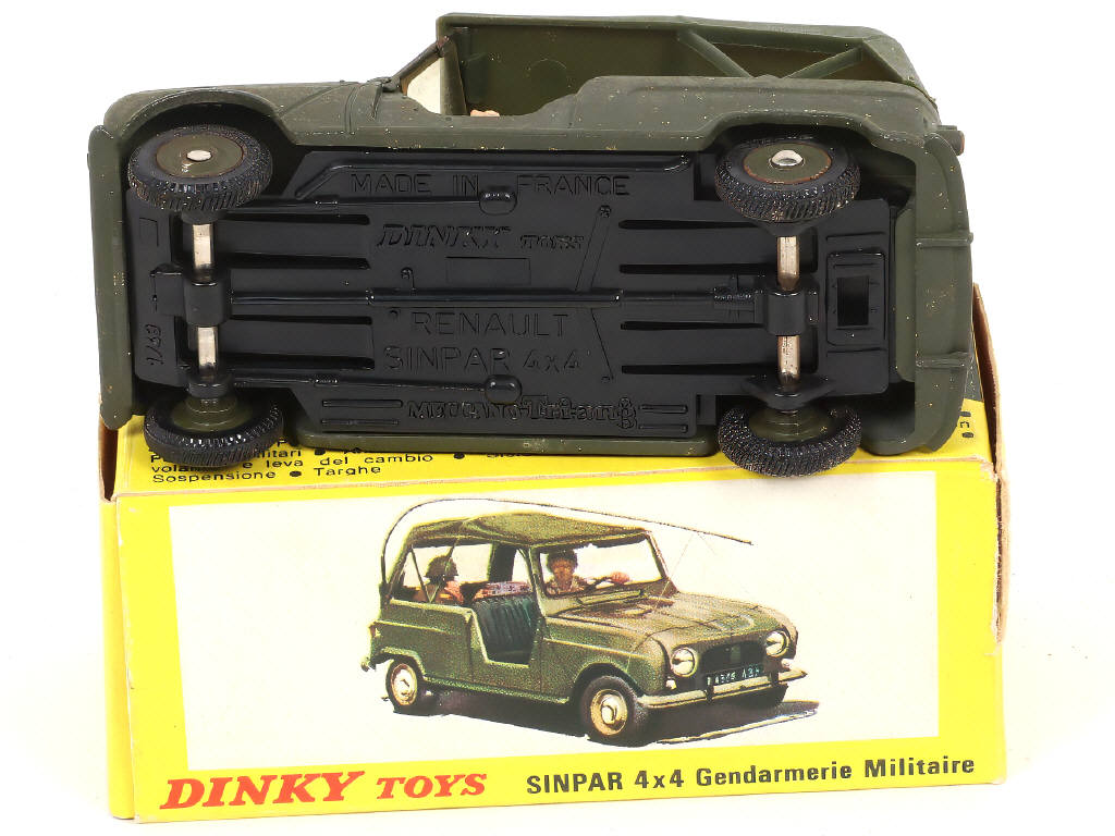 Lot 440 - DINKY TOYS (FRANCE) (1)