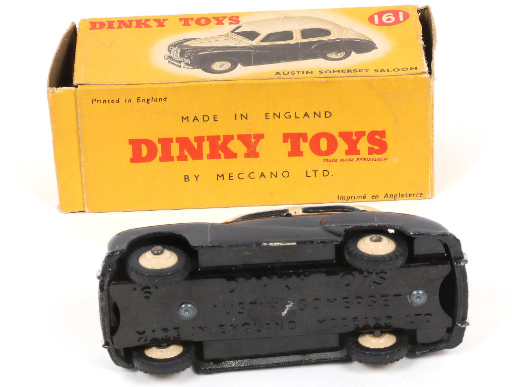 Lot 517 - DINKY TOYS (GB) (1)