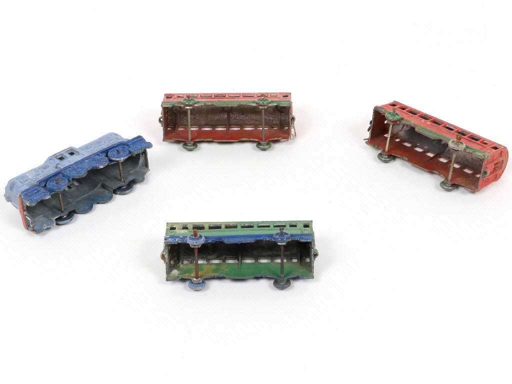 Lot 394 - DINKY TOYS (FRANCE) (1)
