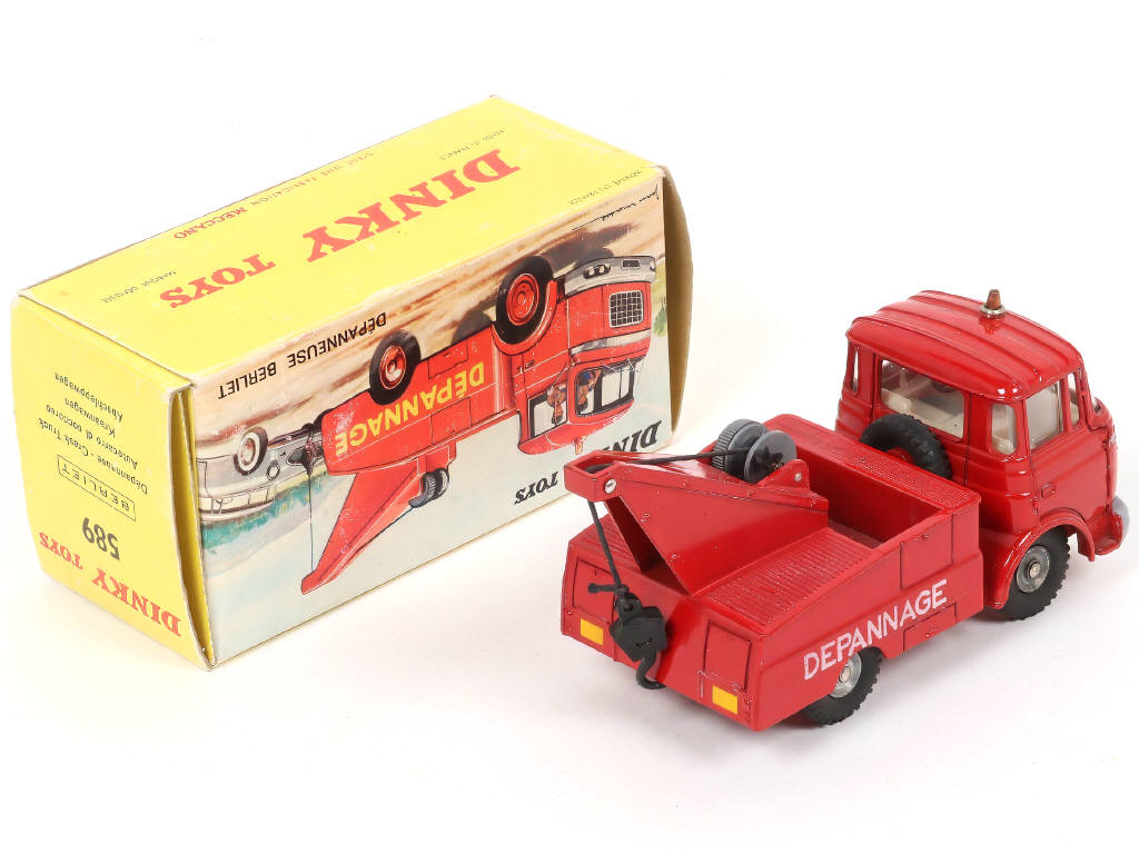 Lot 452 - DINKY TOYS (FRANCE) (1)