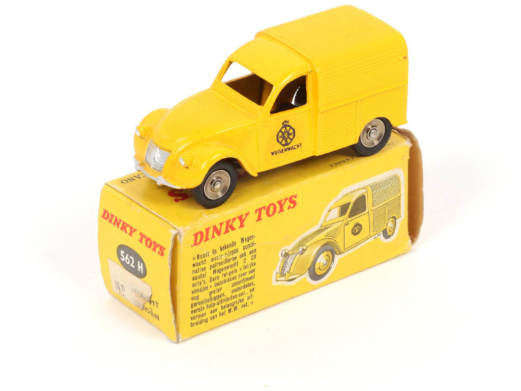 Lot 435 - DINKY TOYS (FRANCE) (1)