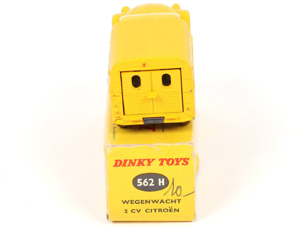 Lot 435 - DINKY TOYS (FRANCE) (1)