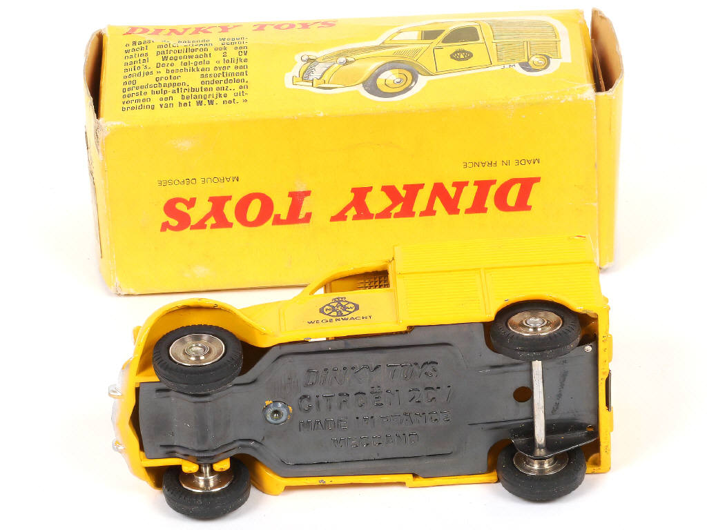 Lot 435 - DINKY TOYS (FRANCE) (1)