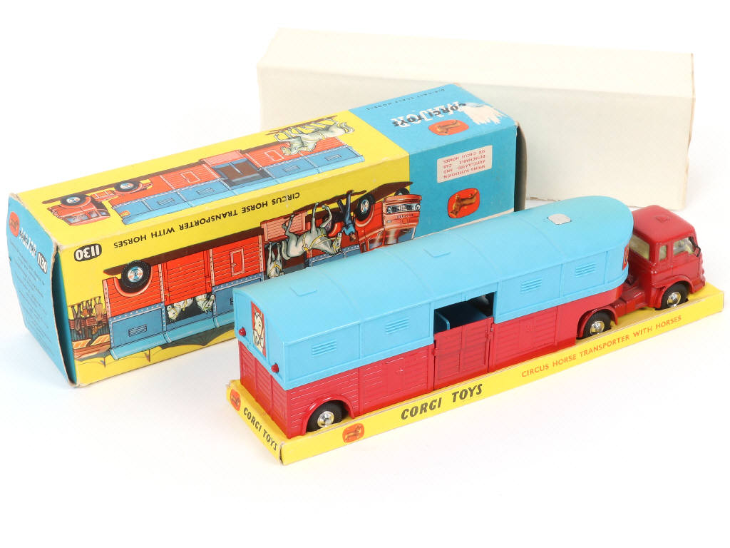 Lot 265 - CORGI TOYS (GB) (1)