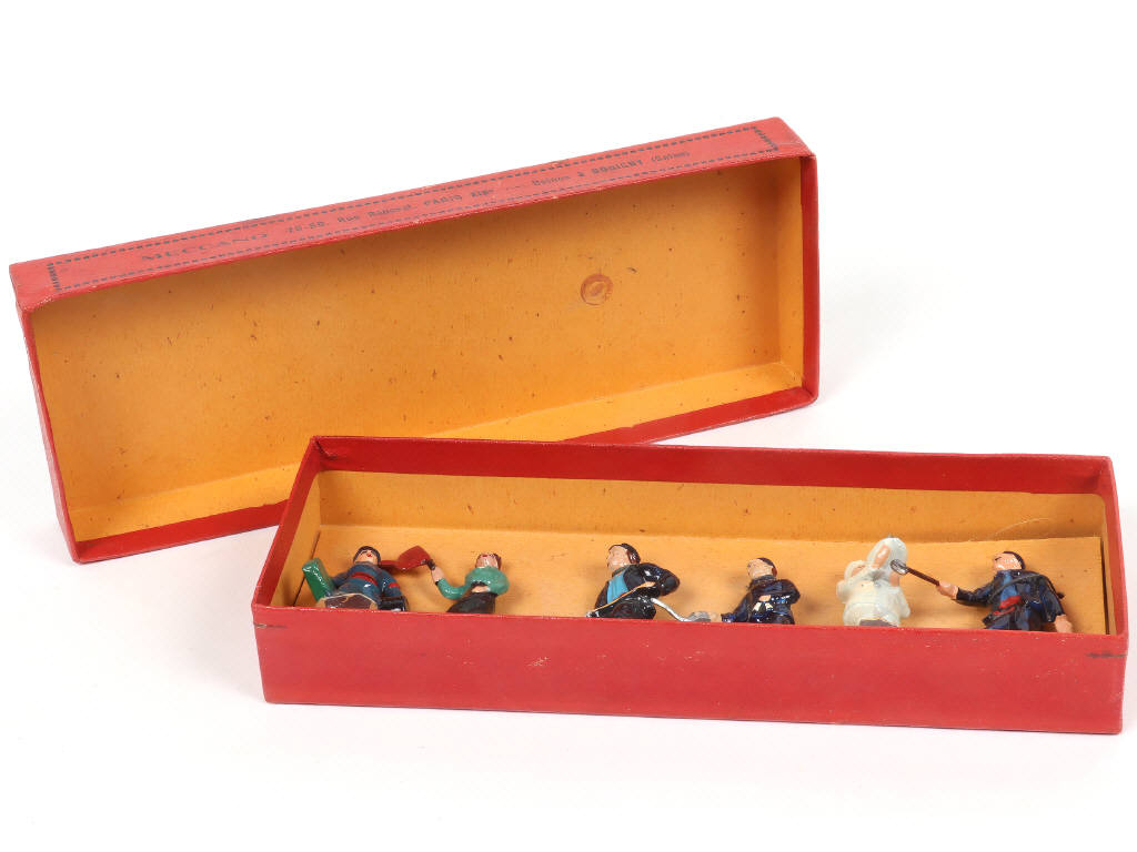 Lot 84 - DINKY TOYS (FRANCE) (1)