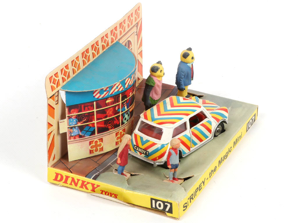 Lot 529 - DINKY TOYS (GB) (1)