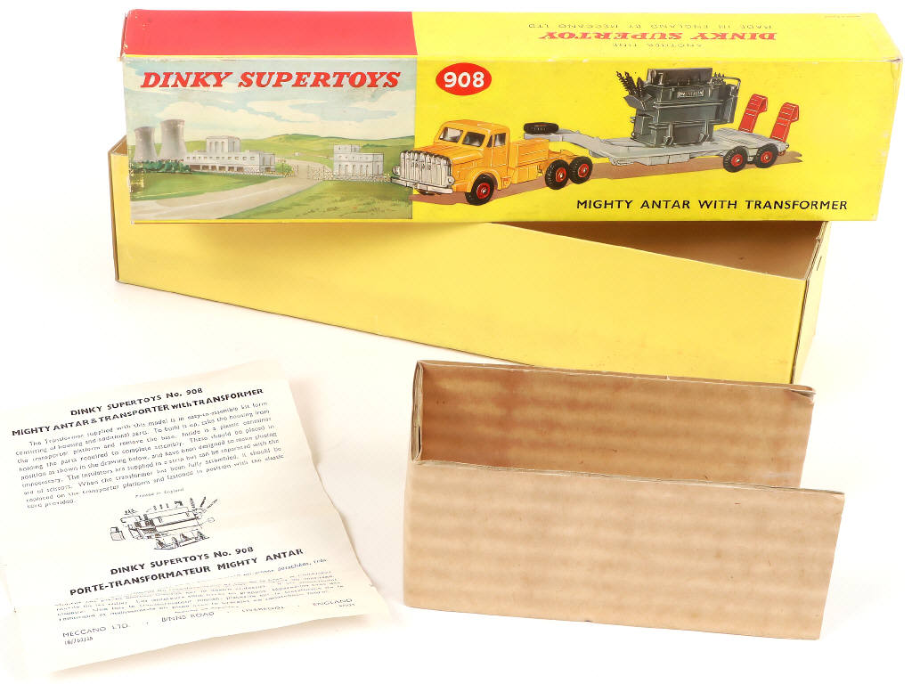 Lot 541 - DINKY TOYS (GB) (1)