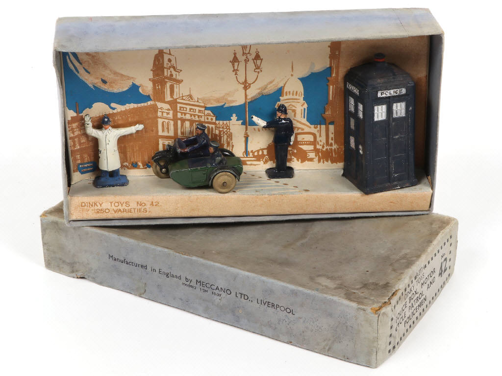 Lot 477 - DINKY TOYS (GB) (1)