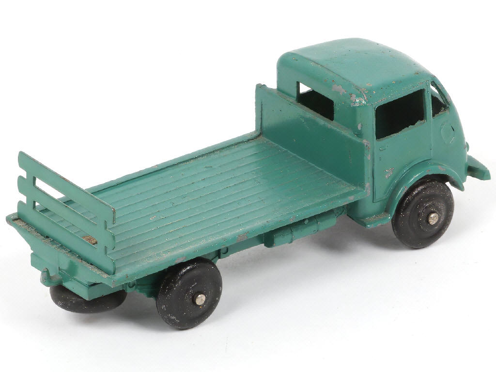 Lot 408 - DINKY TOYS (FRANCE) (1)