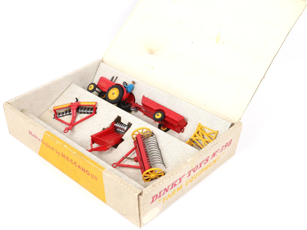 Lot 484 - DINKY TOYS (GB) (1)