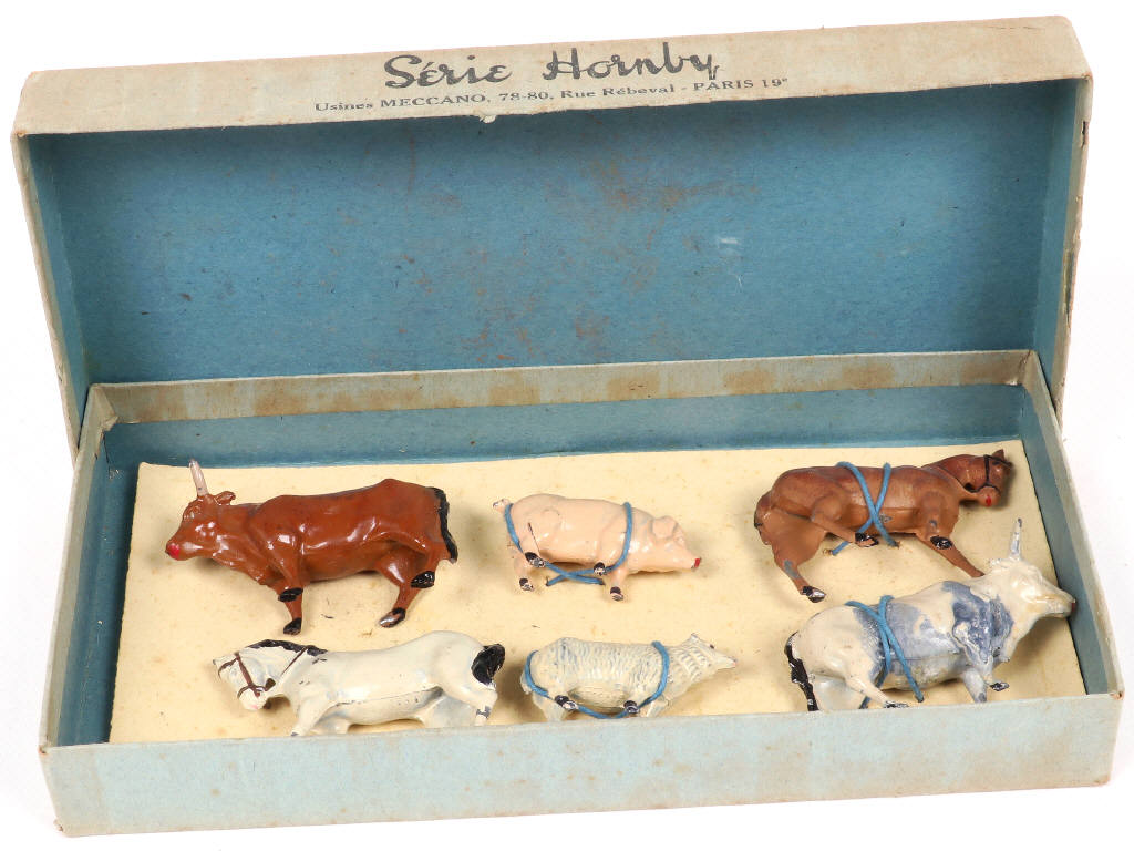 Lot 17 - DINKY TOYS (FRANCE) (1)