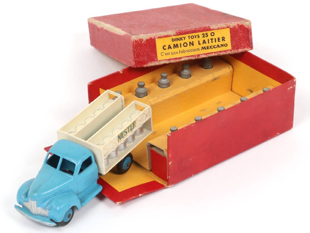 Lot 426 - DINKY TOYS (FRANCE) (1)