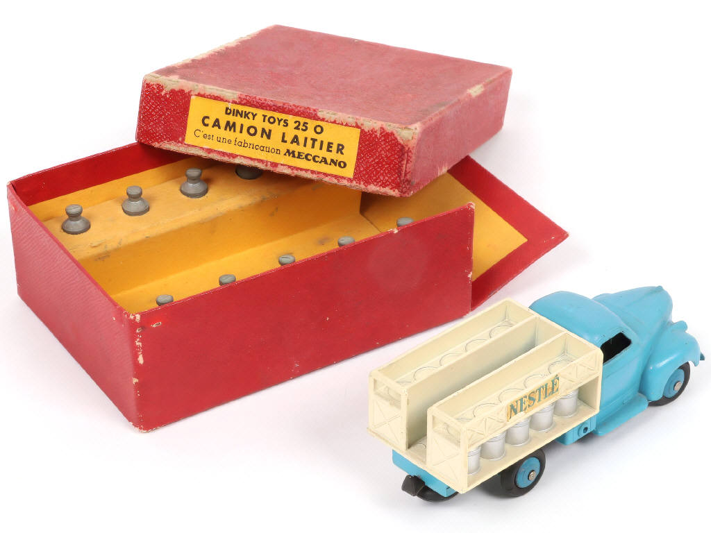 Lot 426 - DINKY TOYS (FRANCE) (1)