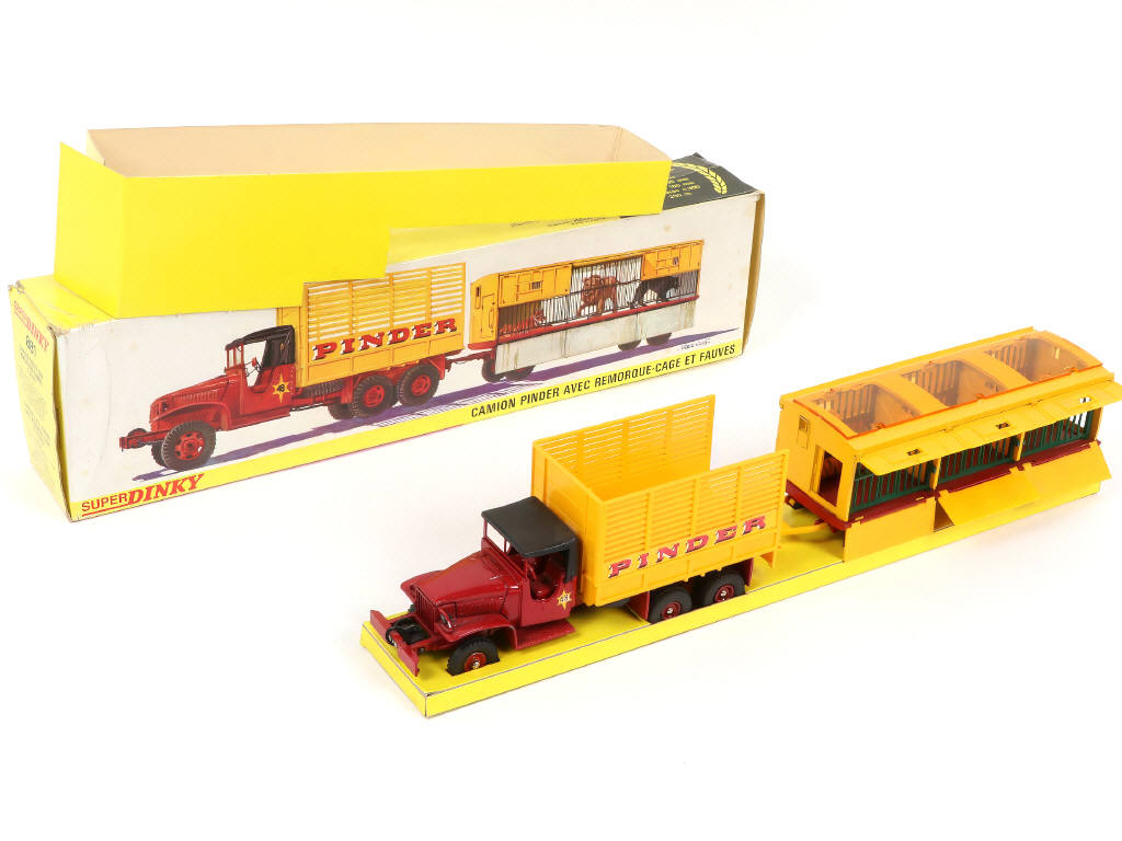 Lot 457 - DINKY TOYS (FRANCE) (1)