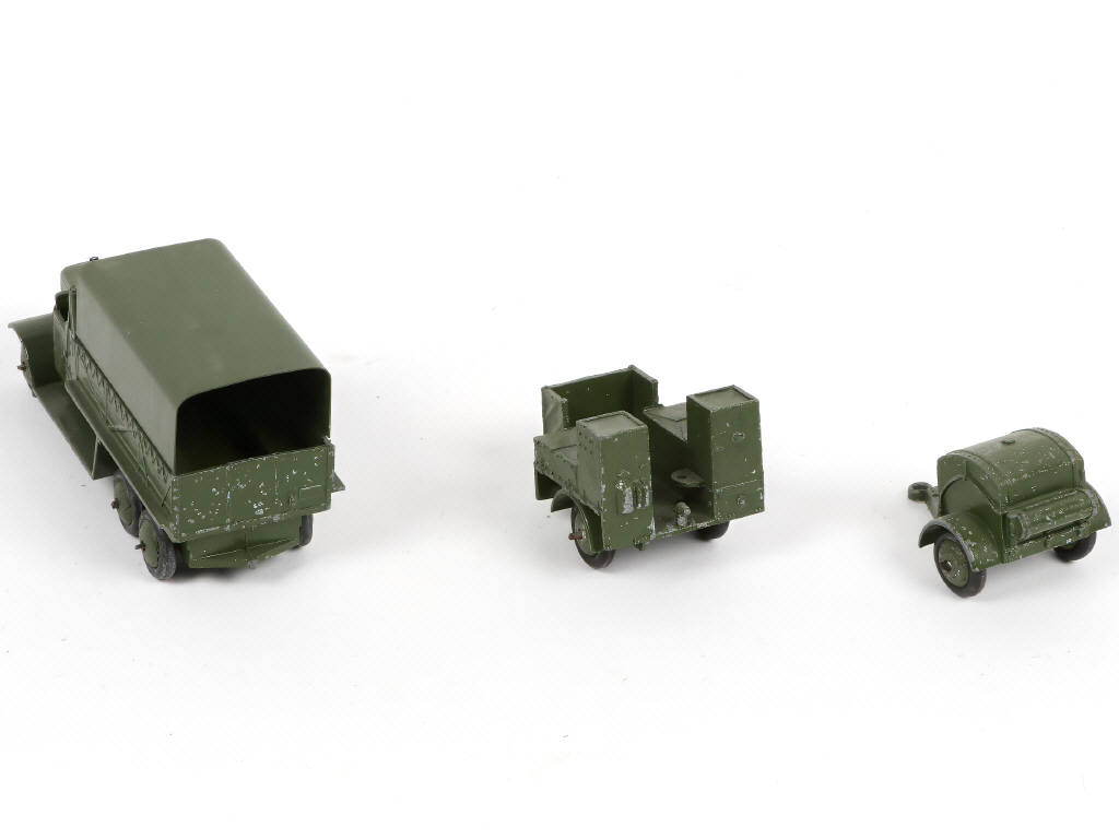 Lot 481 - DINKY TOYS (GB) (1)