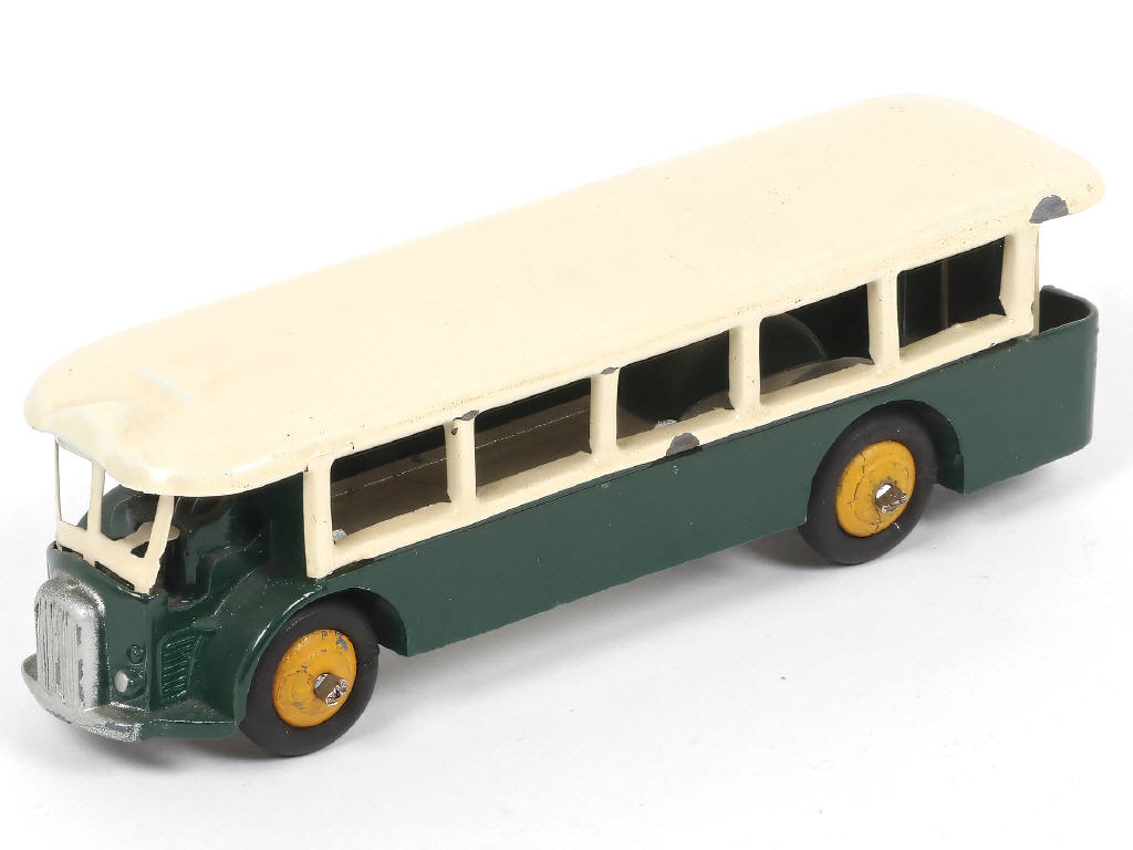 Lot 418 - DINKY TOYS (FRANCE) (1)