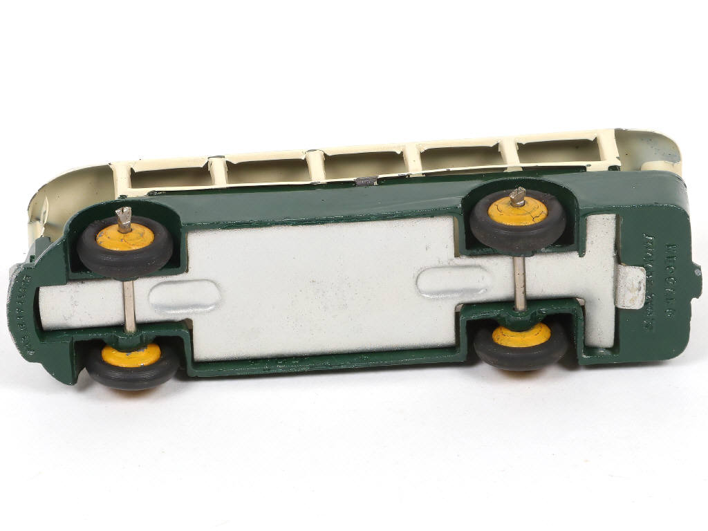 Lot 418 - DINKY TOYS (FRANCE) (1)