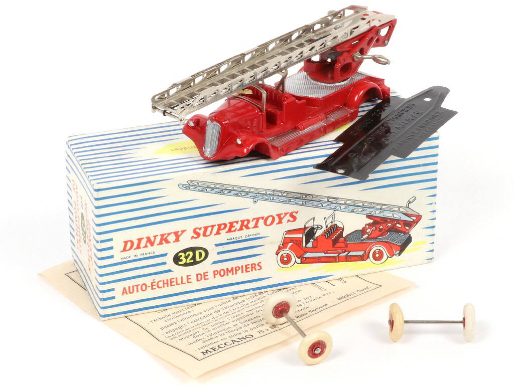 Lot 274 - DINKY TOYS (FRANCE) (1)