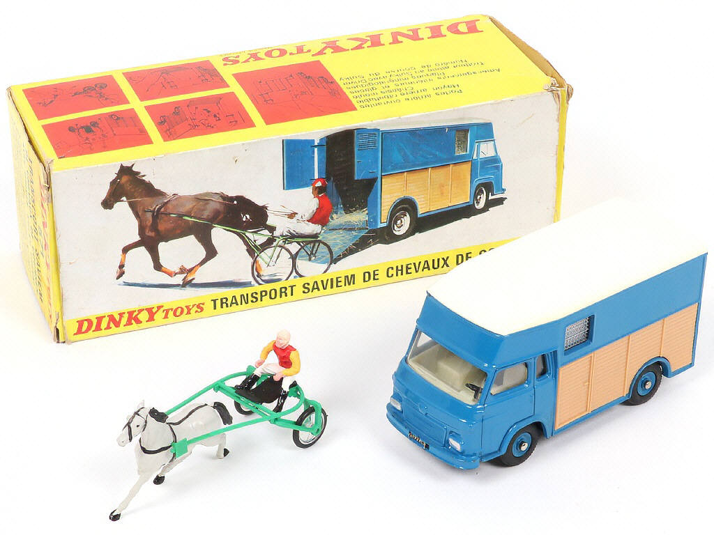 Lot 271 - DINKY TOYS (FRANCE) (1)