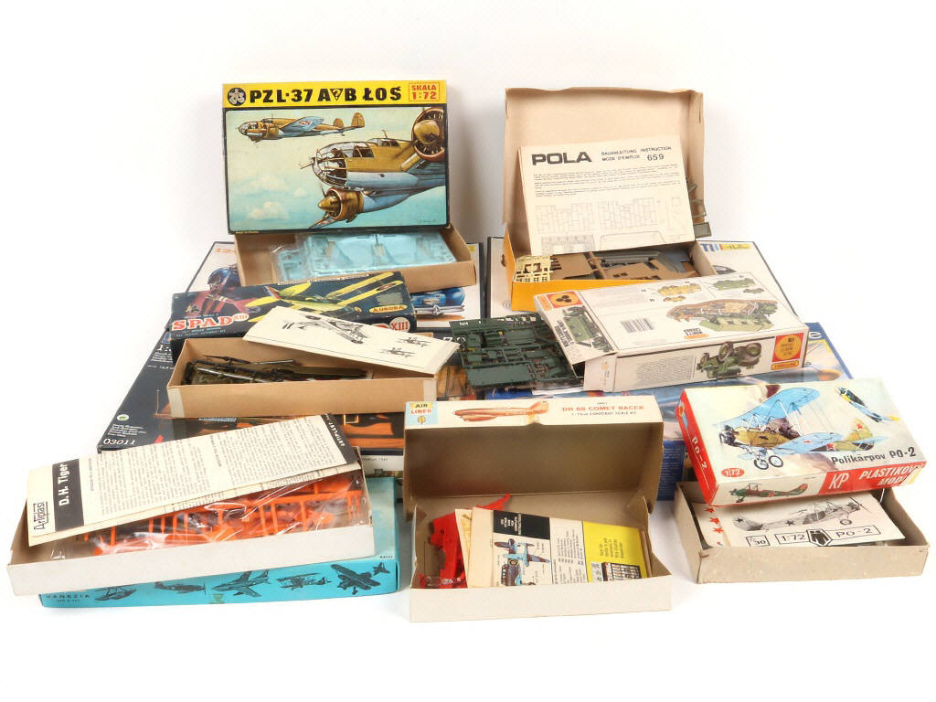 Lot 41 - DIVERS (11)