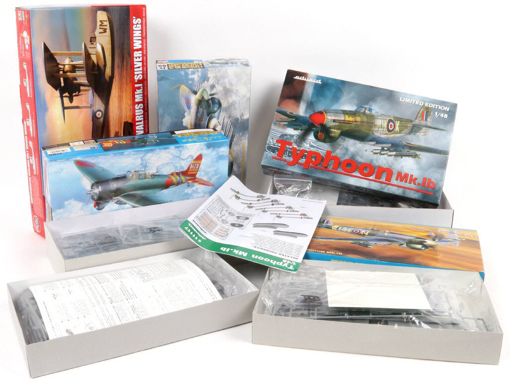 Lot 42 - DIVERS (12)