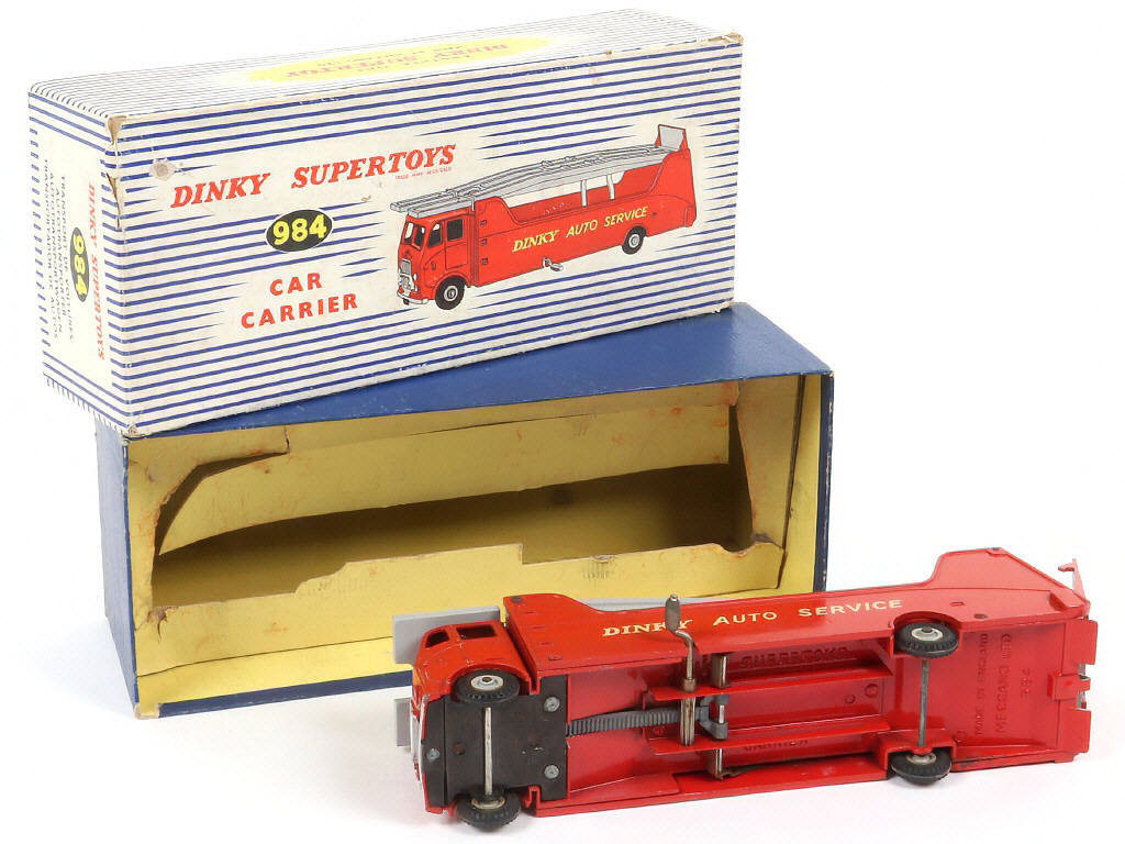 Lot 221 - DINKY TOYS (GB) (1)