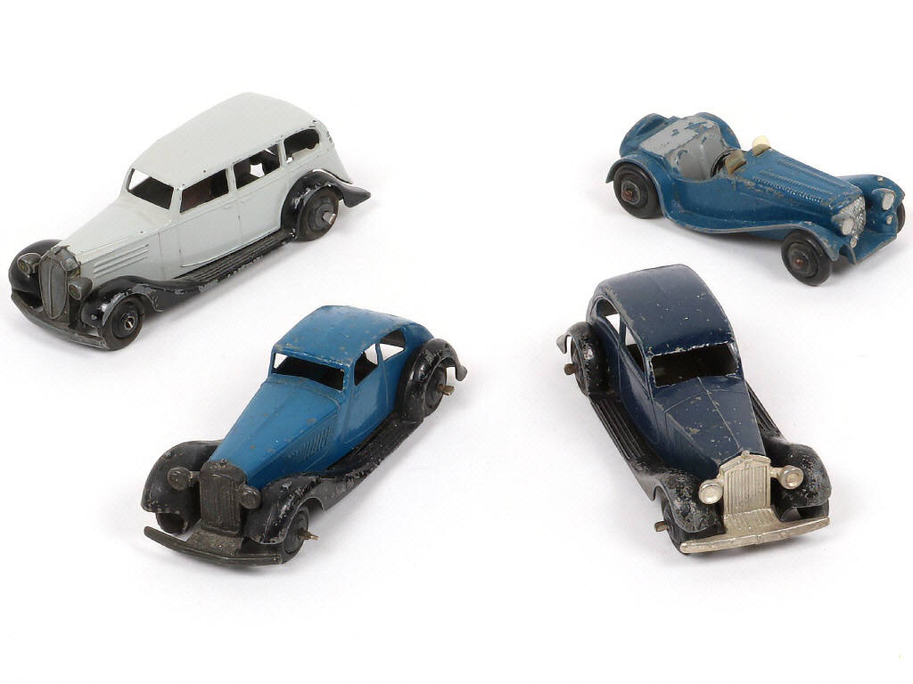 Lot 247 - DINKY TOYS (GB) (4)