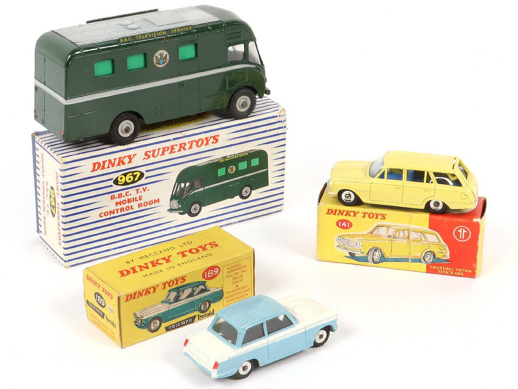 Lot 238 - DINKY TOYS (GB) (3)