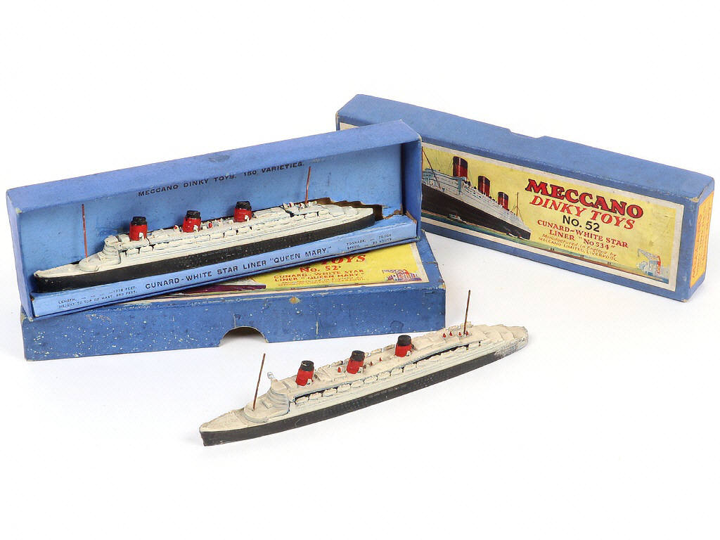 Lot 236 - DINKY TOYS (GB) (2)