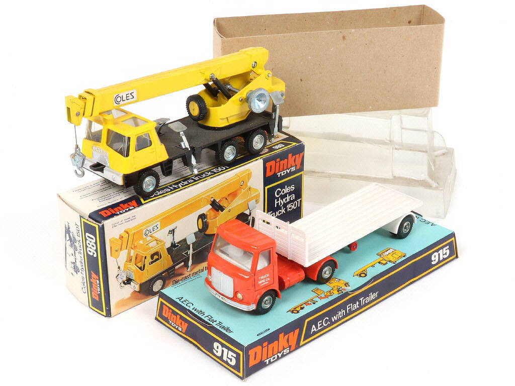 Lot 233 - DINKY TOYS (GB) (2)