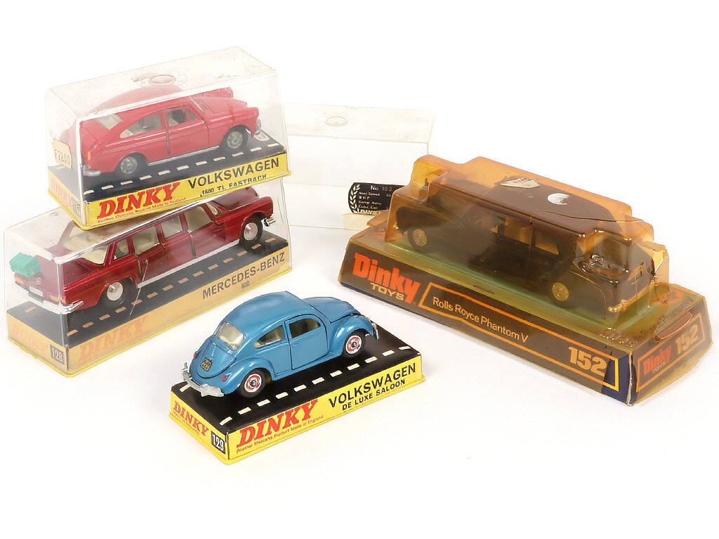 Lot 245 - DINKY TOYS (GB) (4)