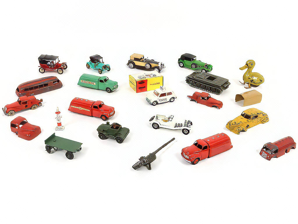 Lot 104 - DIVERS (22)