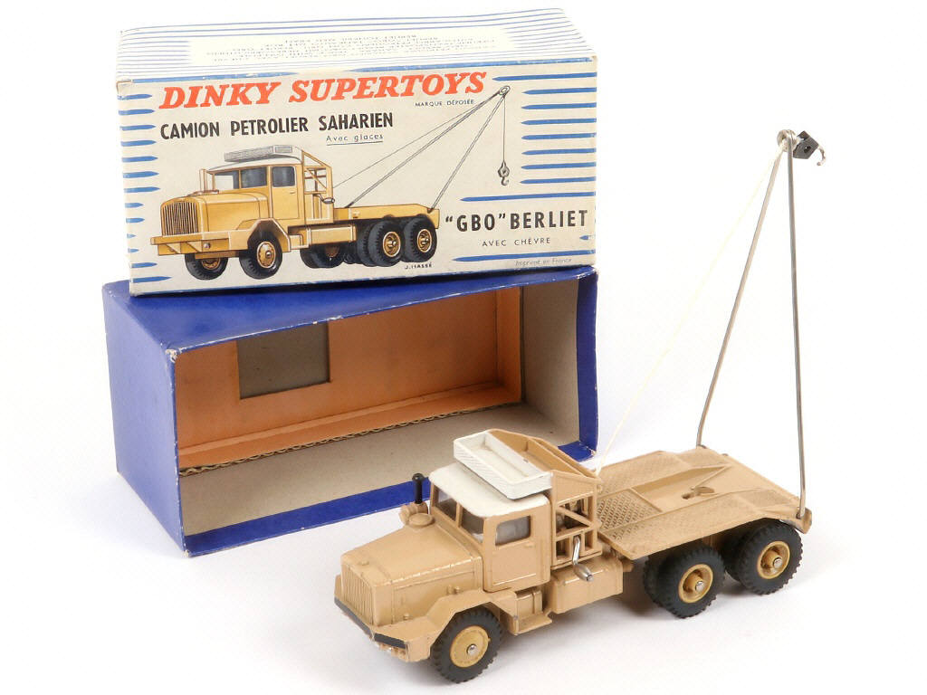 Lot 275 - DINKY TOYS (FRANCE) (1)