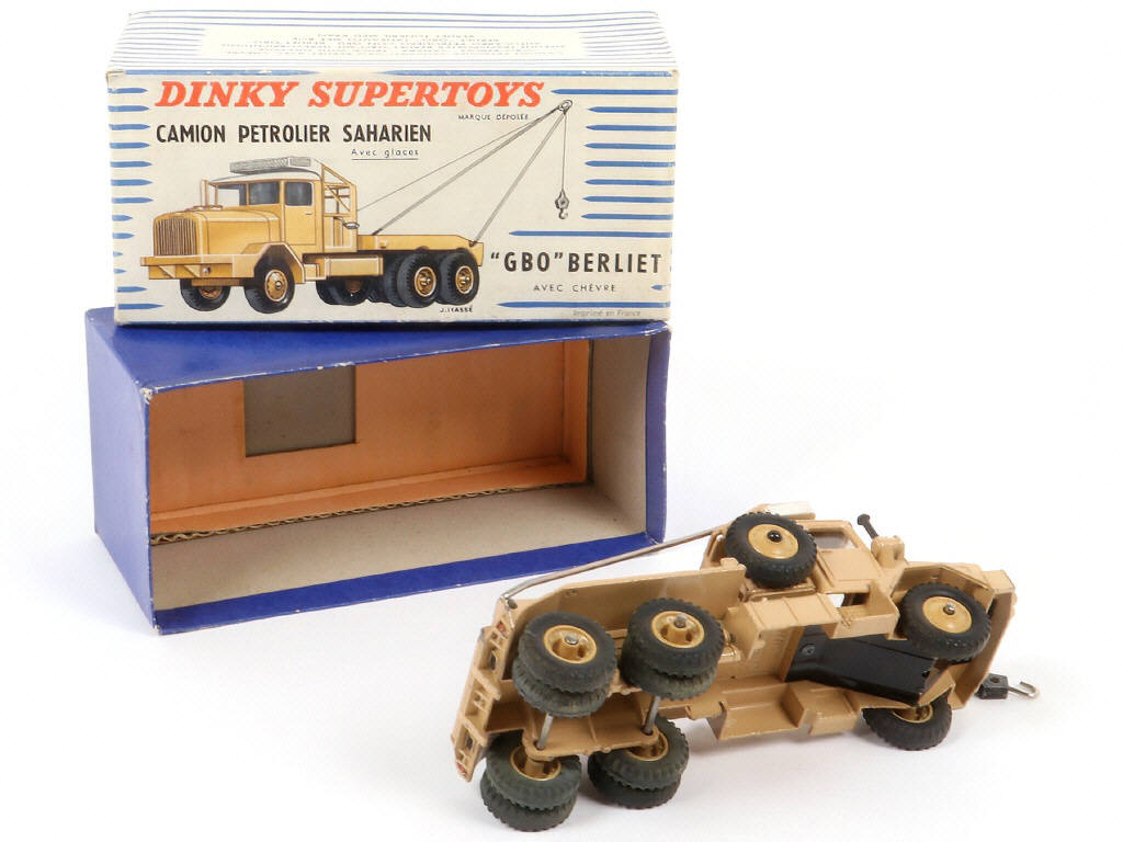 Lot 275 - DINKY TOYS (FRANCE) (1)