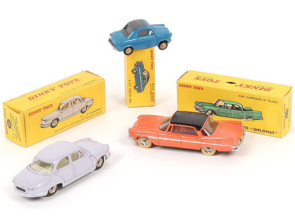 Lot 295 - DINKY TOYS (FRANCE) (3)