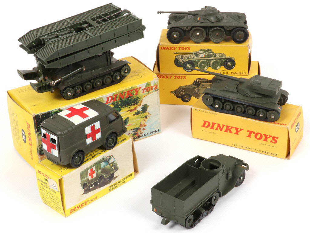 Lot 301 - DINKY TOYS (FRANCE) (5)