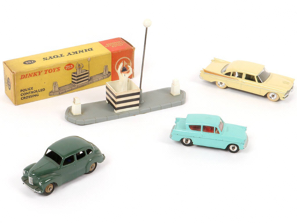 Lot 244 - DINKY TOYS (GB) (4)