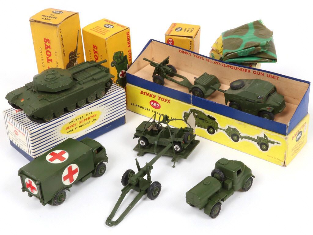 Lot 253 - DINKY TOYS (GB) (8)