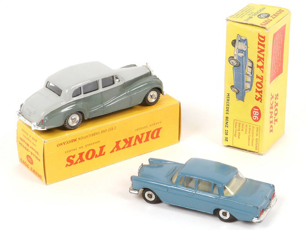 Lot 282 - DINKY TOYS (FRANCE) (2)