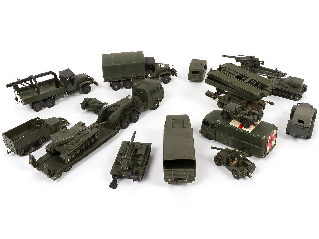 Lot 258 - DINKY TOYS (GB) (16)