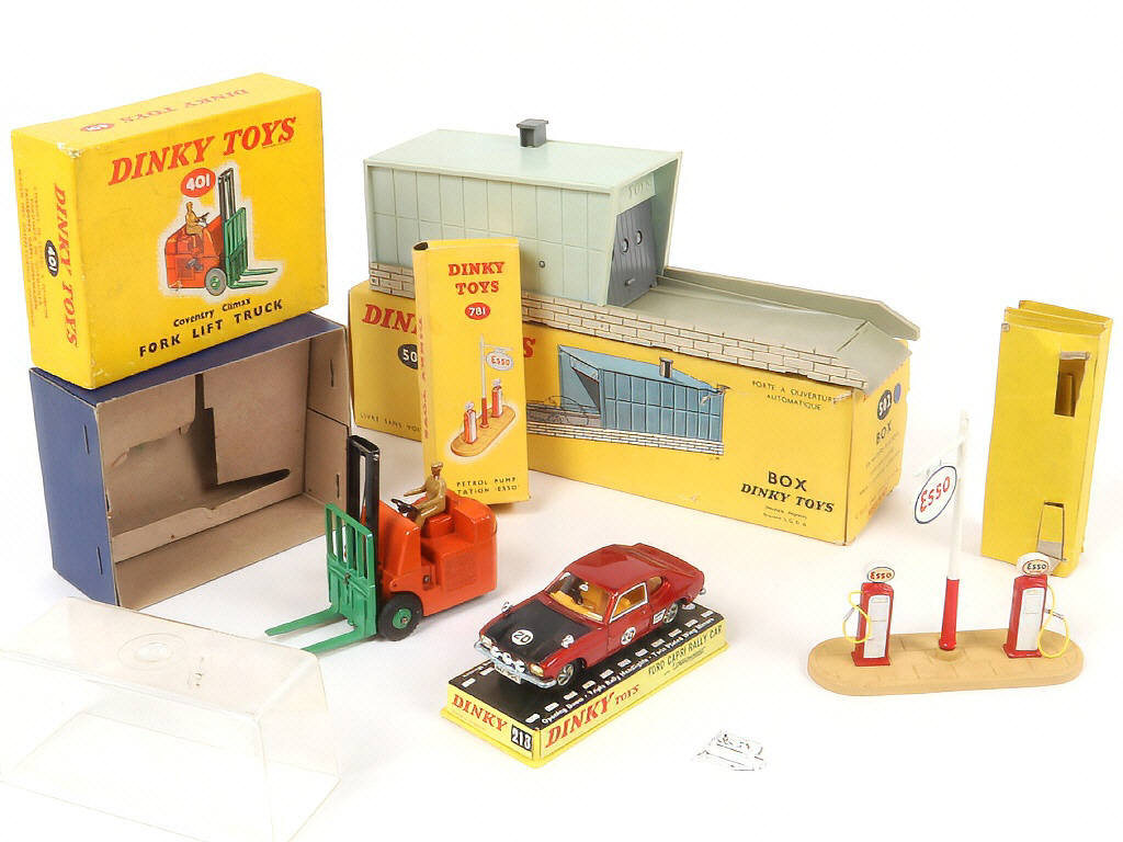 Lot 204 - DINKY TOYS (4)