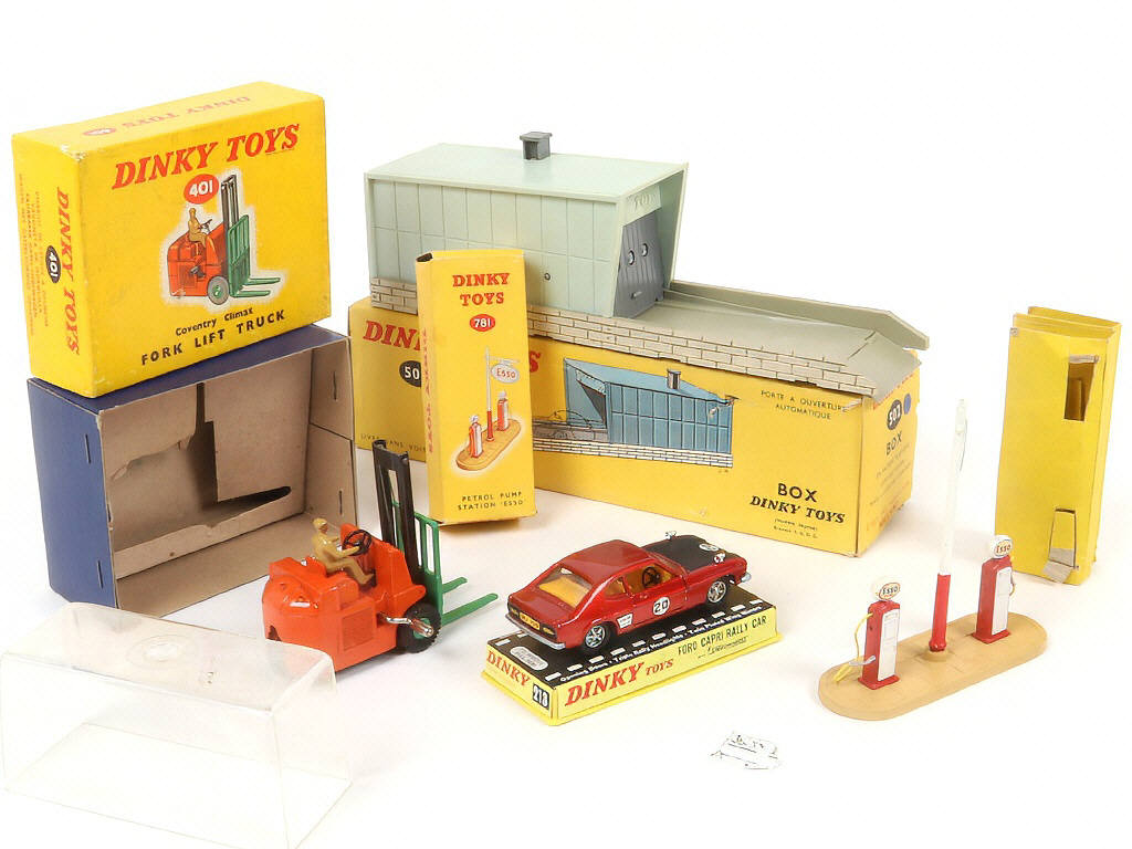 Lot 204 - DINKY TOYS (4)