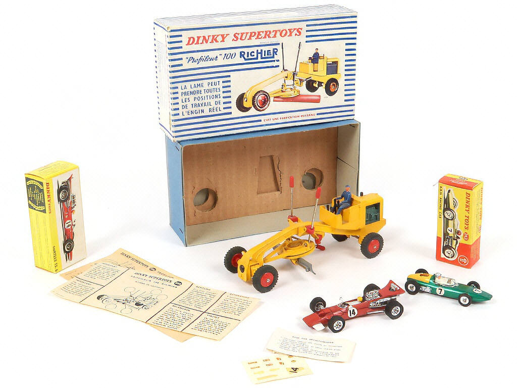 Lot 243 - DINKY TOYS (3)