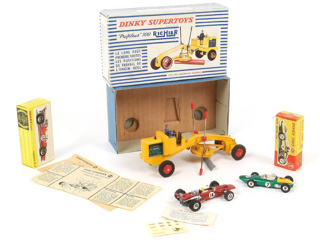 Lot 243 - DINKY TOYS (3)