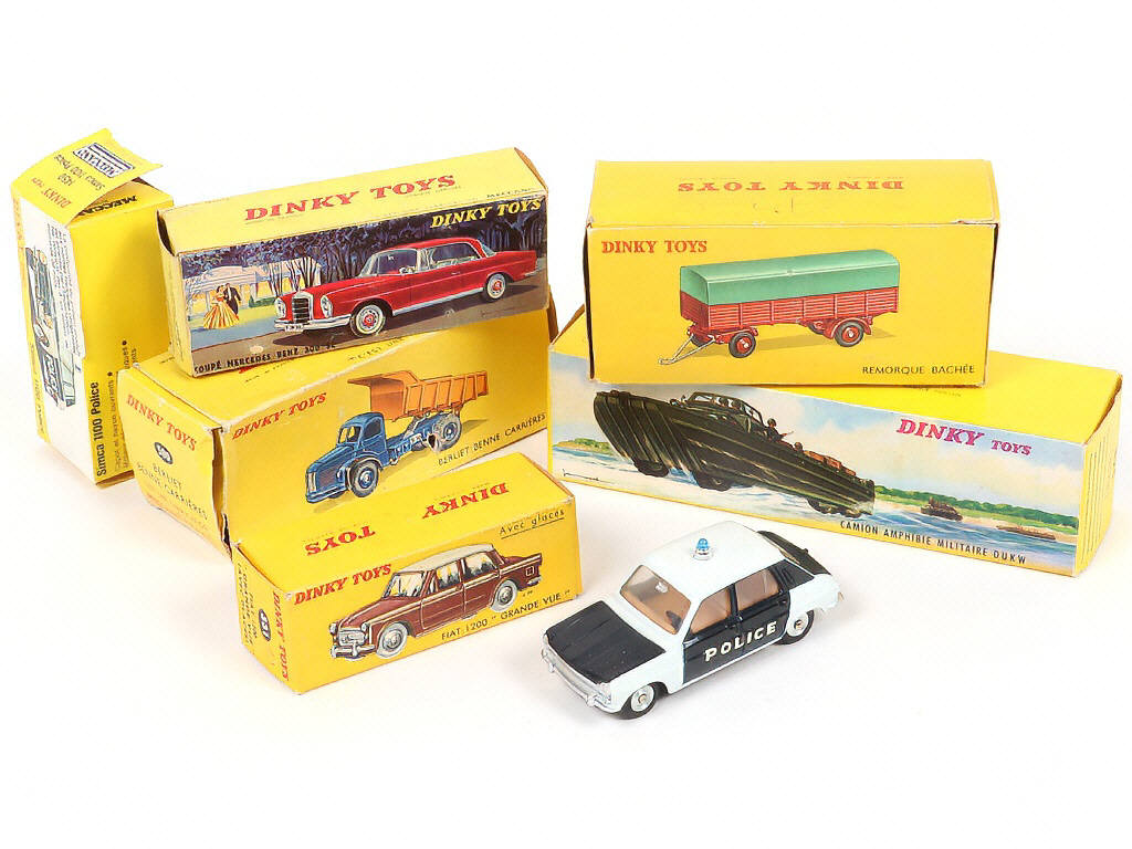 Lot 318 - DINKY TOYS (FRANCE) (6)