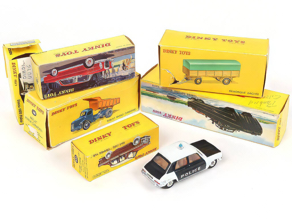 Lot 318 - DINKY TOYS (FRANCE) (6)