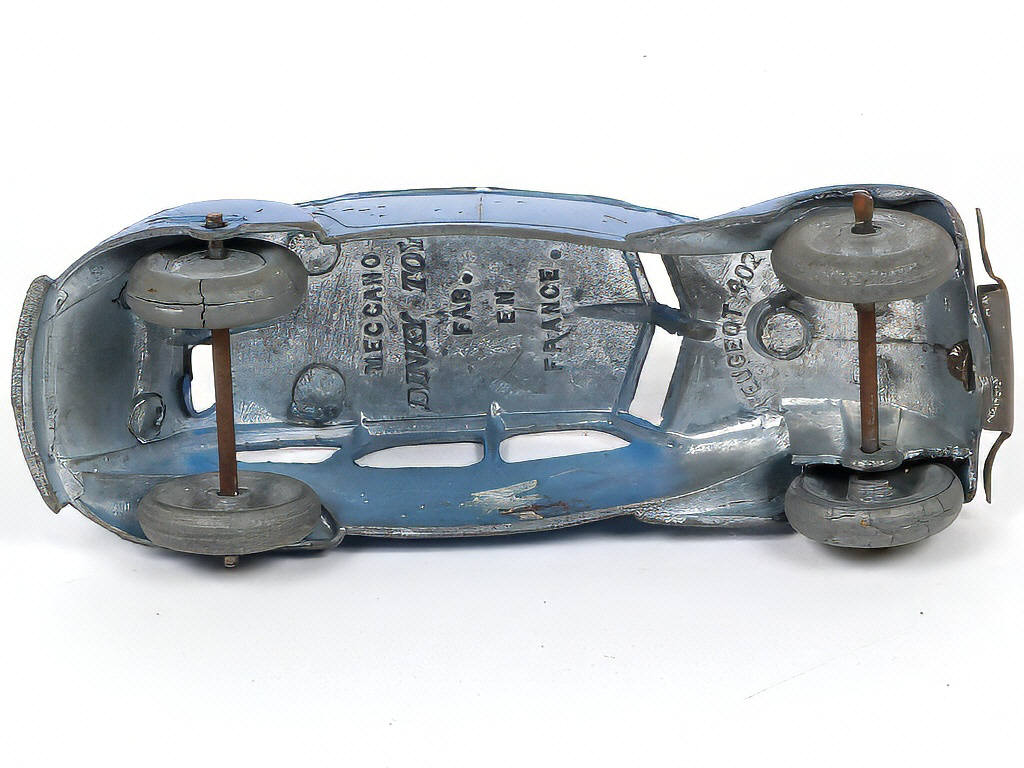 Lot 257 - DINKY TOYS (FRANCE) (1)